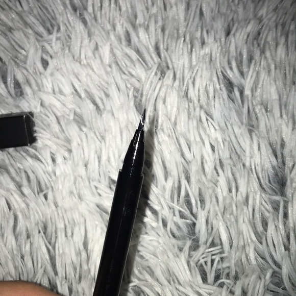 Clinique pretty easy liquid eyelining pen - Picture 2 of 5